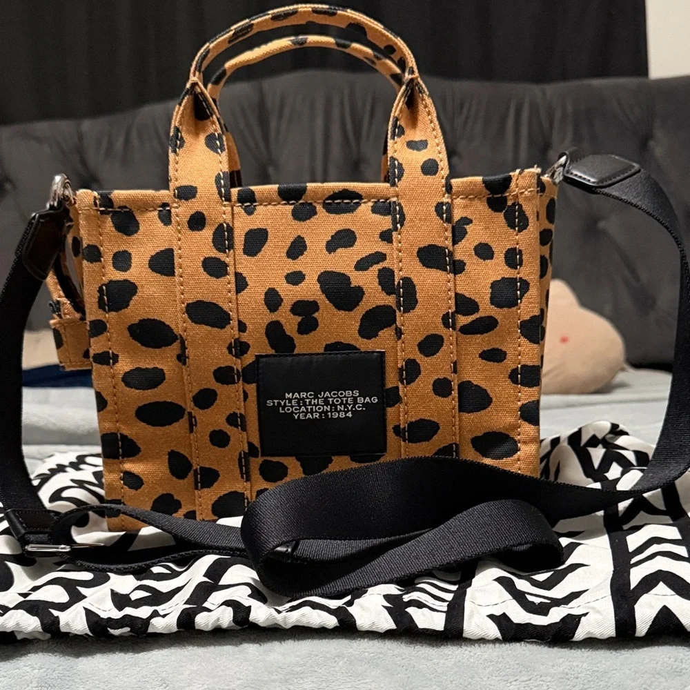 Marc Jacobs - LAST CHANCE listing will be removed 1/22/26 - Picture 3 of 5